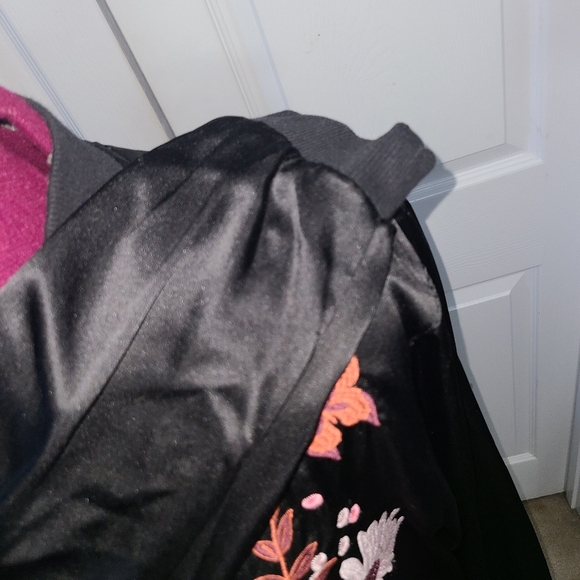 SILKY, FLOWER & BUTTERFLY EMBROIDERED BOMBER JACKET, WOMANS Size L - Picture 2 of 5